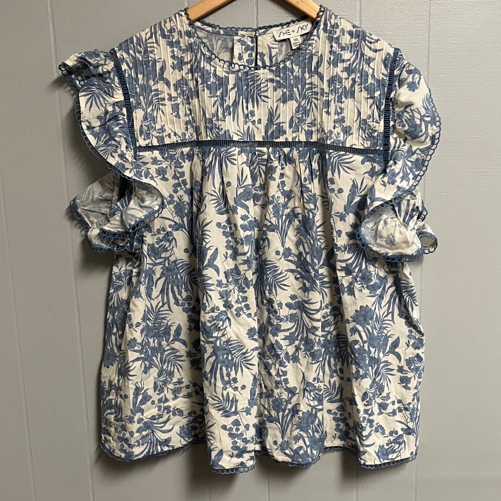 Nwt She + Sky Blue And Cream Patterned Top Size 1xl New With Tags